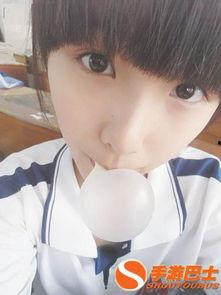 路边直播打野战女主播,街头战场上的魅力主播